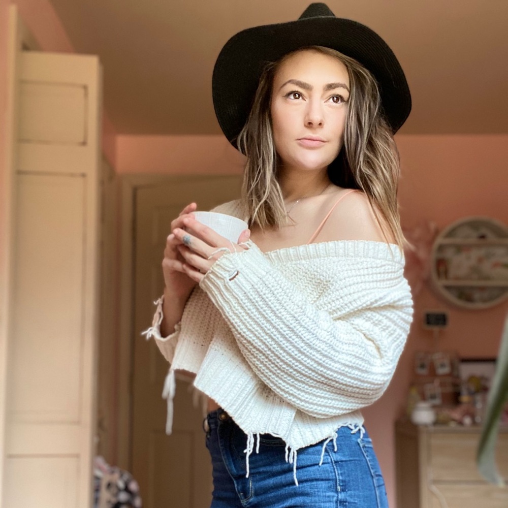 Off the shoulder, on shoulder white distressed